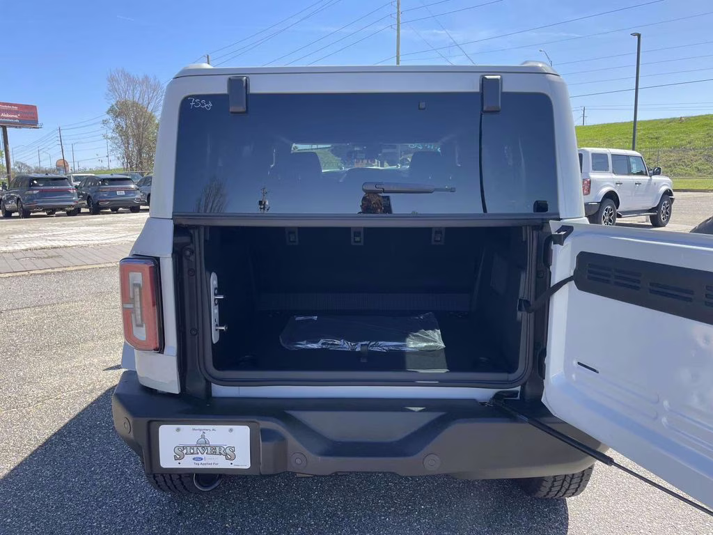 2026 Avalanche Gray Ford Bronco Outer Banks 4X4 SUV