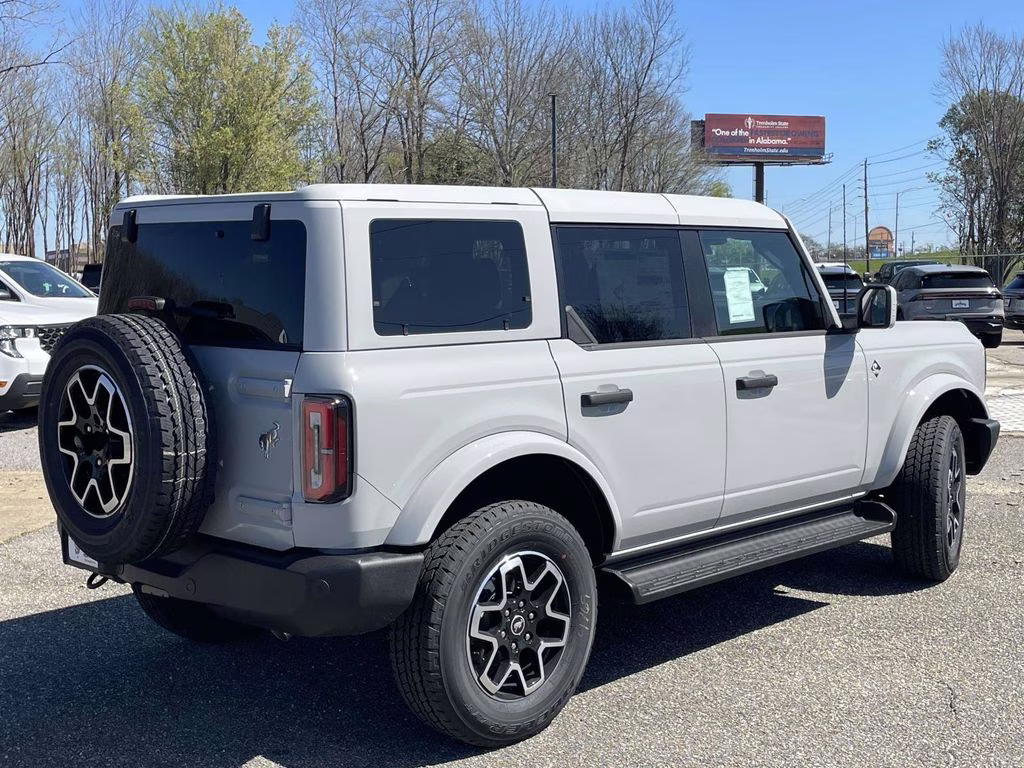 2026 Avalanche Gray Ford Bronco Outer Banks 4X4 SUV