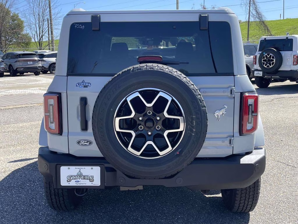2026 Avalanche Gray Ford Bronco Outer Banks 4X4 SUV