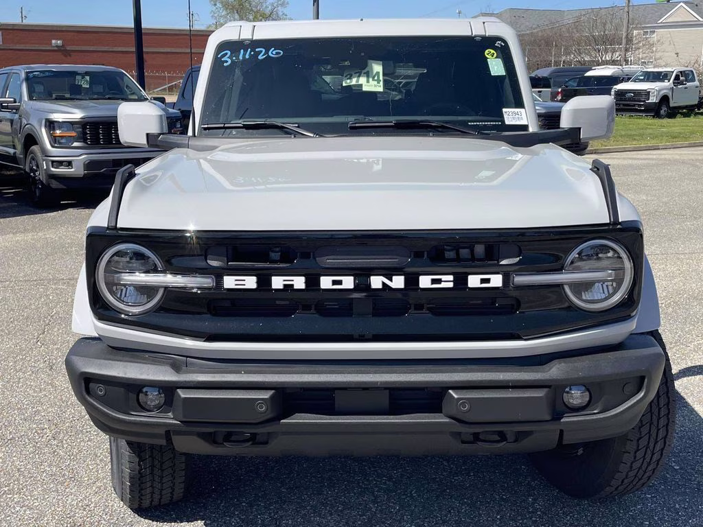 2026 Avalanche Gray Ford Bronco Outer Banks 4X4 SUV