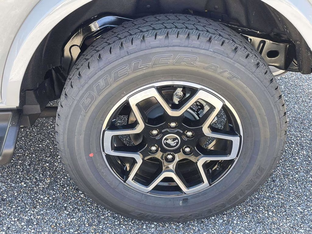 2026 Avalanche Gray Ford Bronco Outer Banks 4X4 SUV