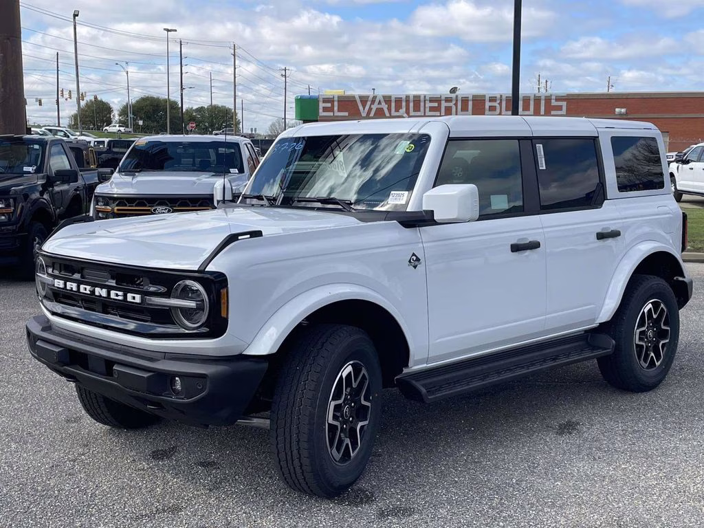 2026 White Ford Bronco Outer Banks 4X4 SUV