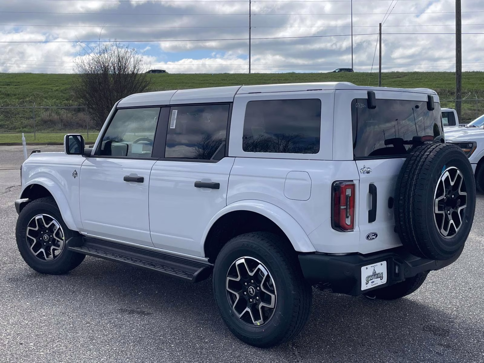2026 White Ford Bronco Outer Banks 4X4 SUV