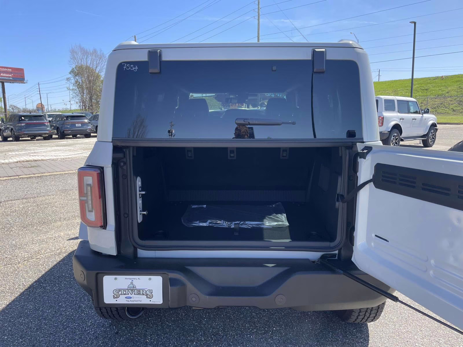 2026 Avalanche Gray Ford Bronco Outer Banks 4X4 SUV