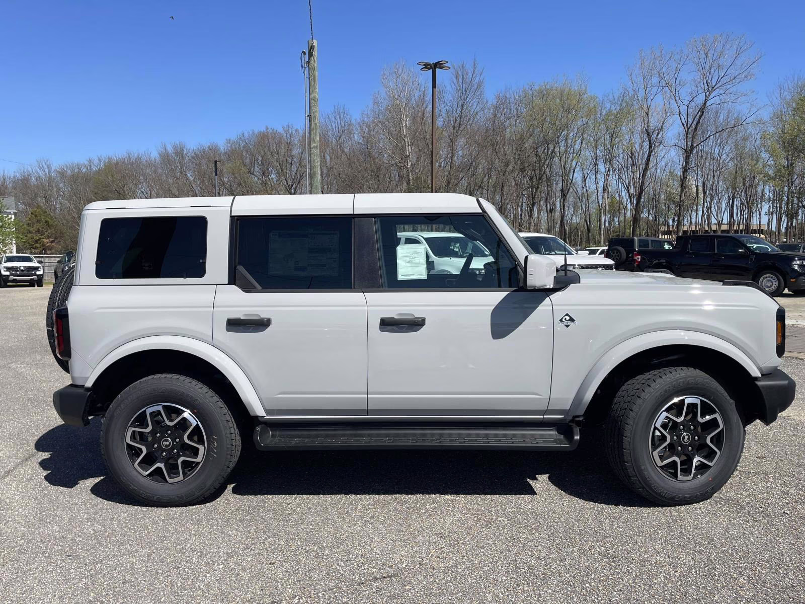 2026 Avalanche Gray Ford Bronco Outer Banks 4X4 SUV