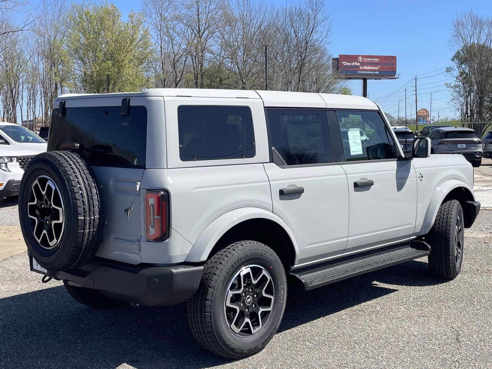 2026 Avalanche Gray Ford Bronco Outer Banks 4X4 SUV