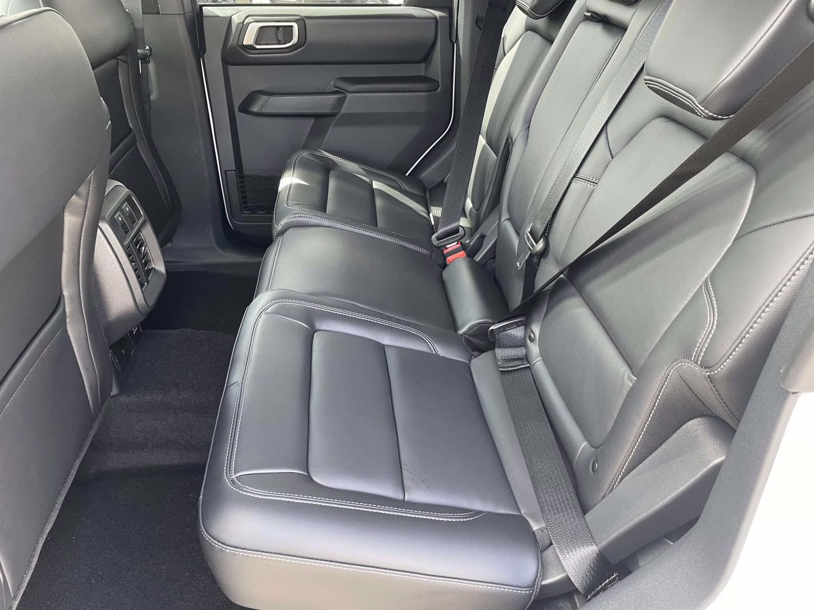 2026 White Ford Bronco Outer Banks 4X4 SUV