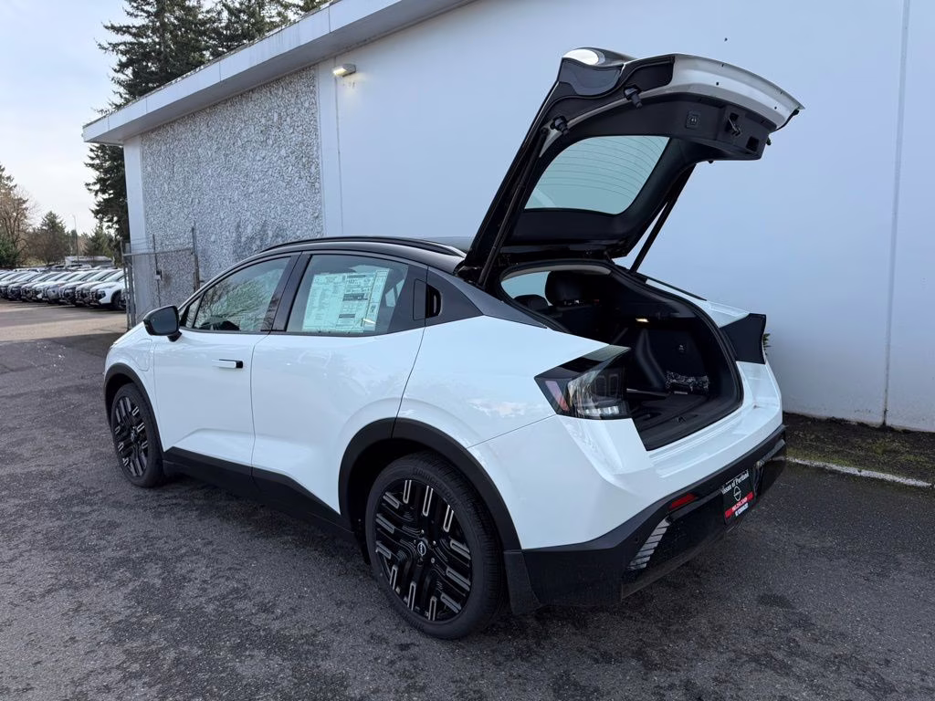 2026 Everest White Pearl/Black Nissan LEAF PLATINUM+ FWD SUV