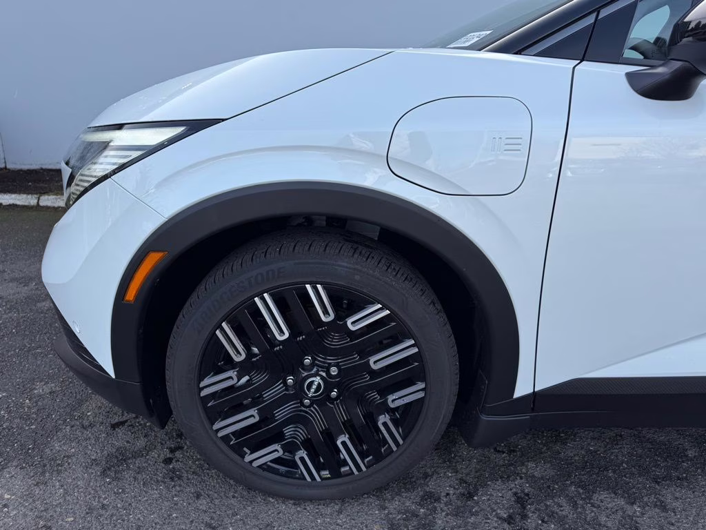 2026 Everest White Pearl/Black Nissan LEAF PLATINUM+ FWD SUV