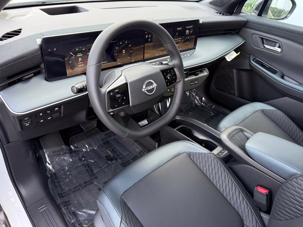 2026 Everest White Pearl/Black Nissan LEAF PLATINUM+ FWD SUV