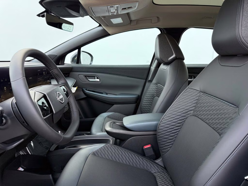 2026 Everest White Pearl/Black Nissan LEAF PLATINUM+ FWD SUV