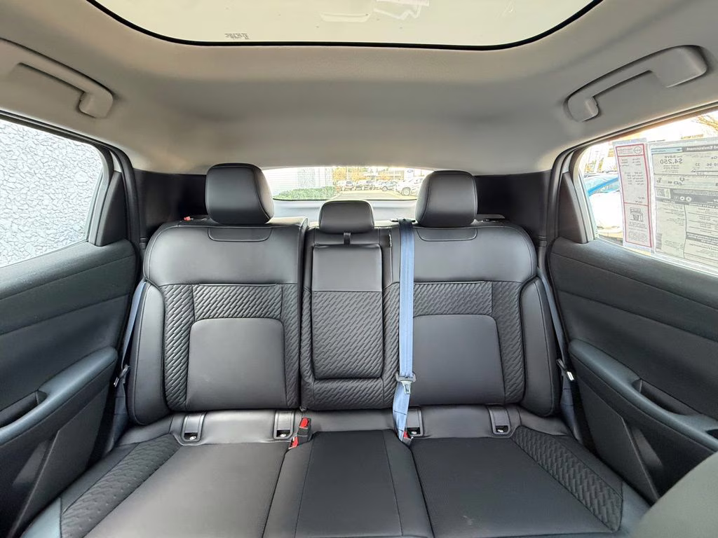 2026 Everest White Pearl/Black Nissan LEAF PLATINUM+ FWD SUV