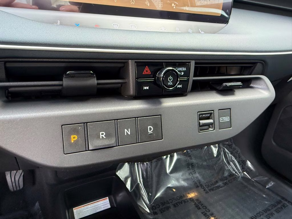 2026 Everest White Pearl/Black Nissan LEAF PLATINUM+ FWD SUV