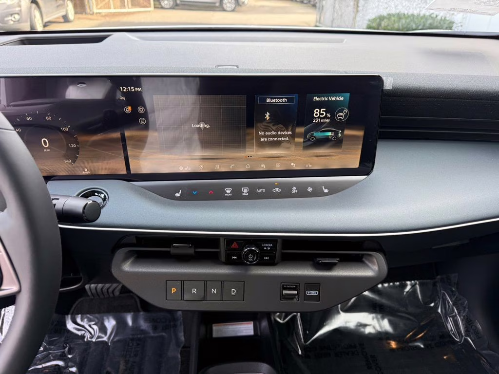 2026 Everest White Pearl/Black Nissan LEAF PLATINUM+ FWD SUV