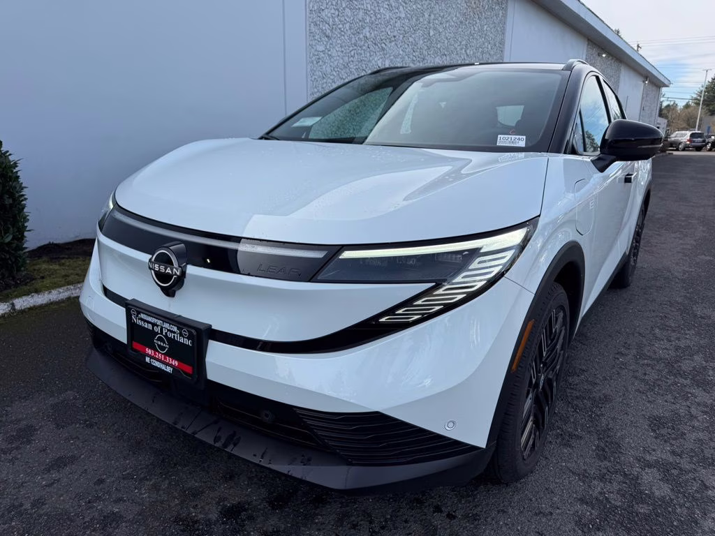 2026 Everest White Pearl/Black Nissan LEAF PLATINUM+ FWD SUV