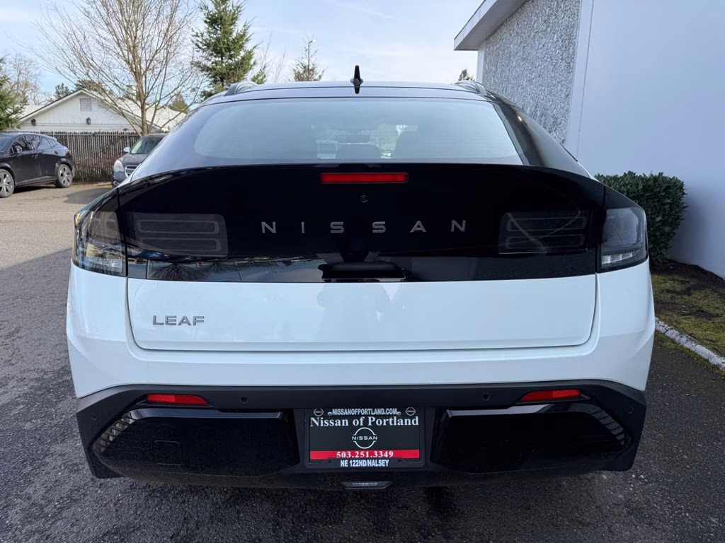 2026 Everest White Pearl/Black Nissan LEAF PLATINUM+ FWD SUV