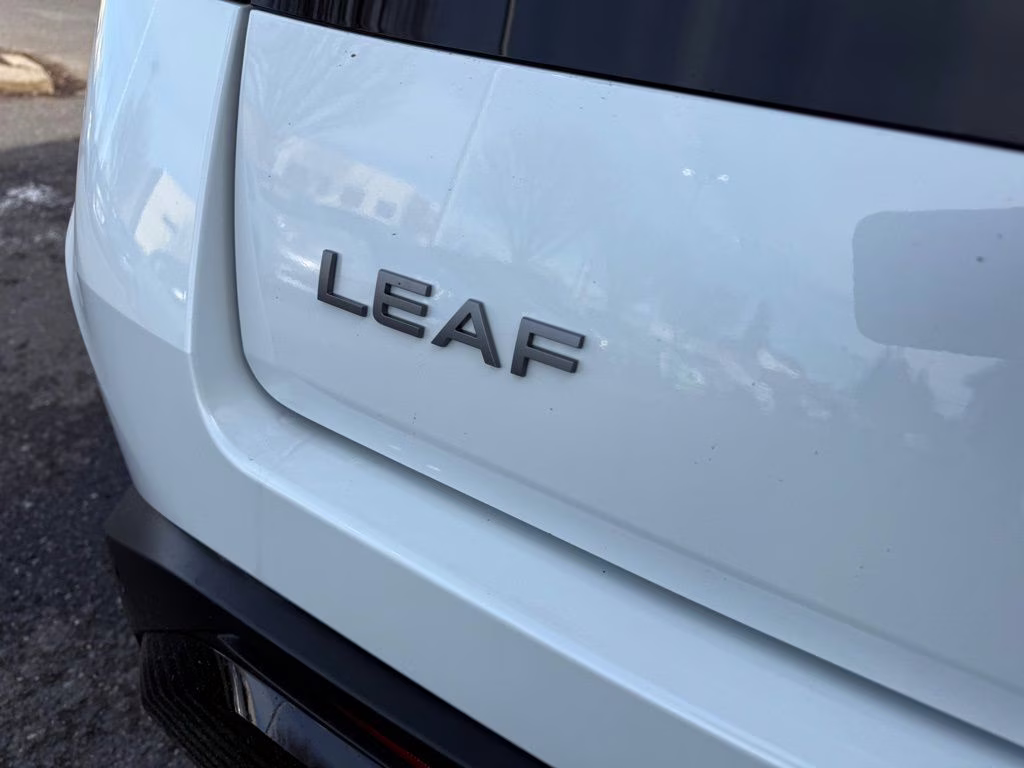 2026 Everest White Pearl/Black Nissan LEAF PLATINUM+ FWD SUV