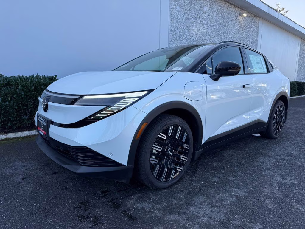 2026 Everest White Pearl/Black Nissan LEAF PLATINUM+ FWD SUV