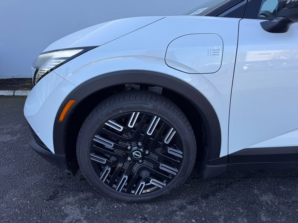 2026 Everest White Pearl/Black Nissan LEAF PLATINUM+ FWD SUV