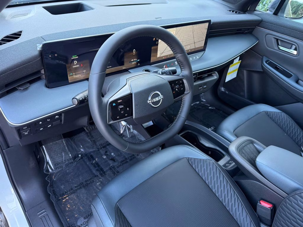 2026 Everest White Pearl/Black Nissan LEAF PLATINUM+ FWD SUV