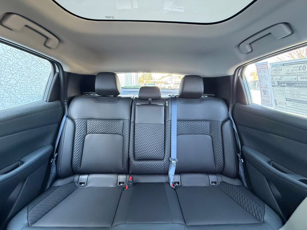 2026 Everest White Pearl/Black Nissan LEAF PLATINUM+ FWD SUV