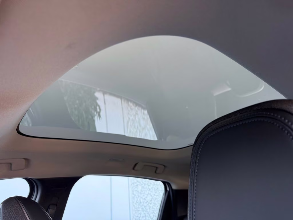 2026 Everest White Pearl/Black Nissan LEAF PLATINUM+ FWD SUV