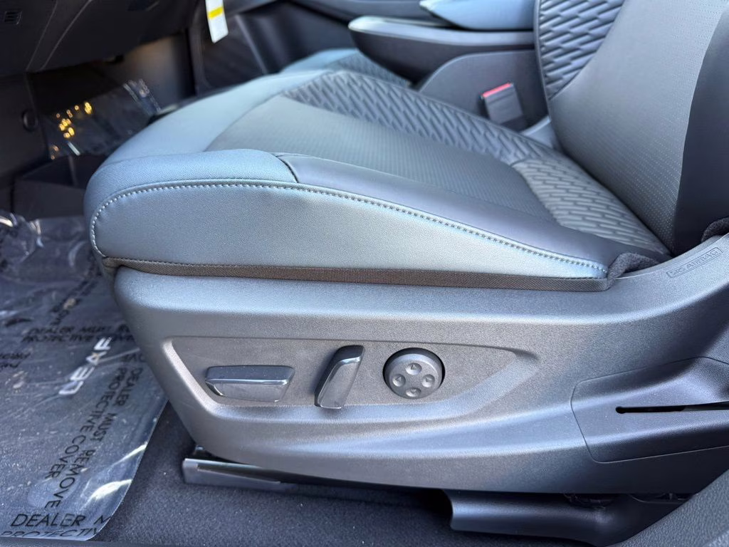 2026 Everest White Pearl/Black Nissan LEAF PLATINUM+ FWD SUV