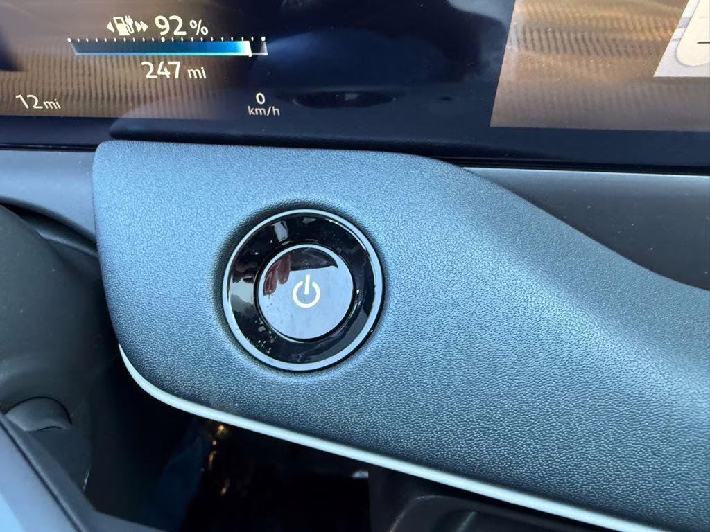 2026 Everest White Pearl/Black Nissan LEAF PLATINUM+ FWD SUV