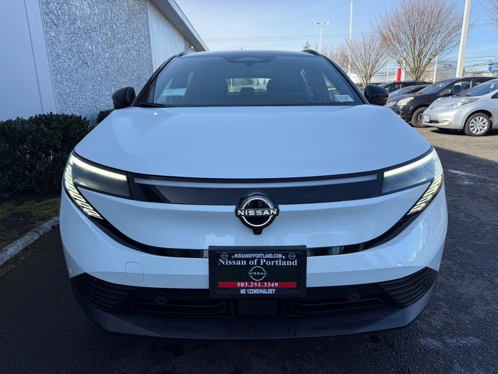 2026 Everest White Pearl/Black Nissan LEAF PLATINUM+ FWD SUV
