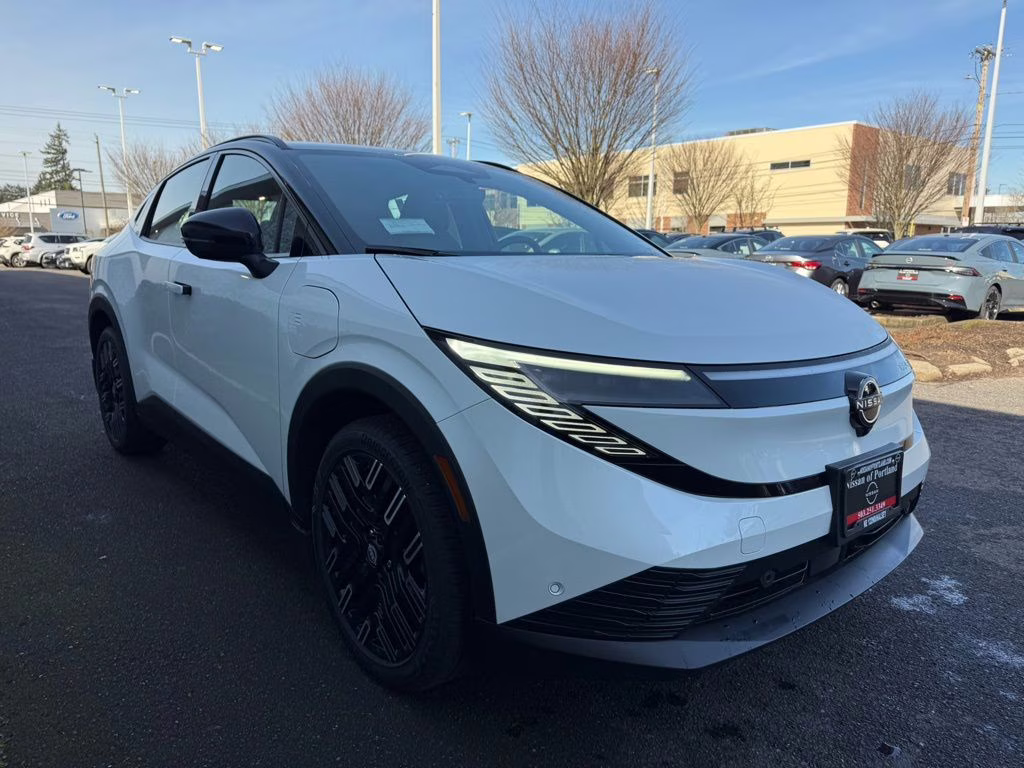 2026 Everest White Pearl/Black Nissan LEAF PLATINUM+ FWD SUV