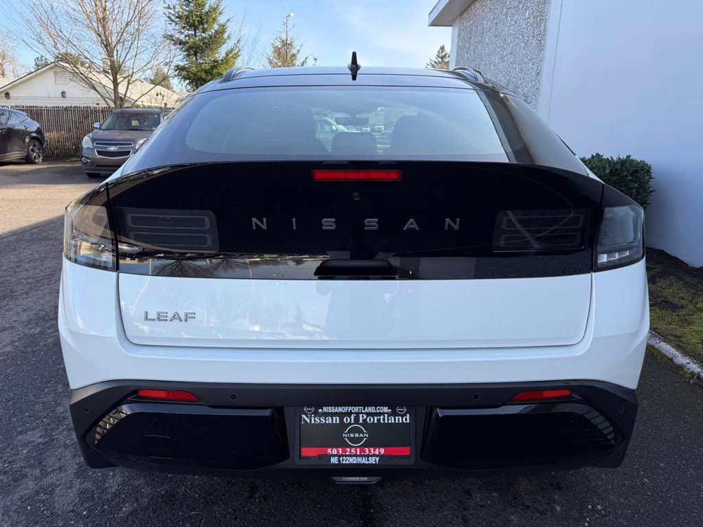 2026 Everest White Pearl/Black Nissan LEAF PLATINUM+ FWD SUV