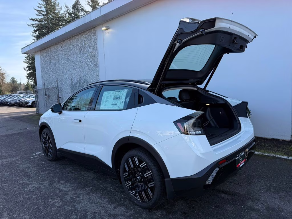 2026 Everest White Pearl/Black Nissan LEAF PLATINUM+ FWD SUV