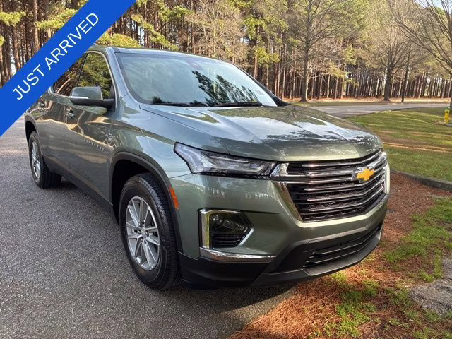 2022 Silver Sage Chevrolet Traverse LT AWD SUV