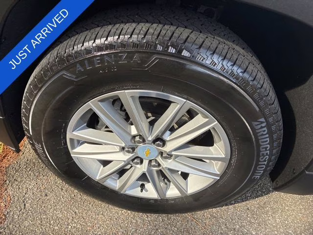 2022 Silver Sage Chevrolet Traverse LT AWD SUV