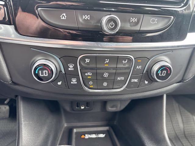 2022 Silver Sage Chevrolet Traverse LT AWD SUV