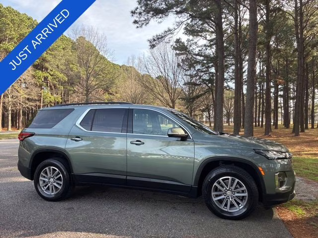 2022 Silver Sage Chevrolet Traverse LT AWD SUV