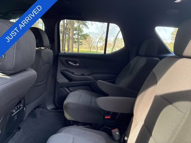 2022 Silver Sage Chevrolet Traverse LT AWD SUV