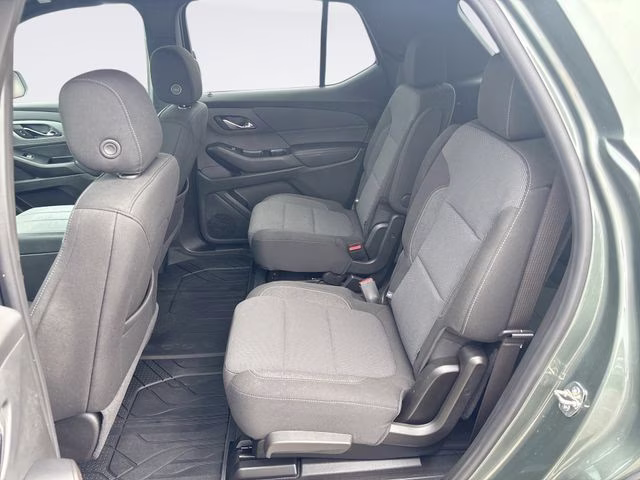 2022 Silver Sage Chevrolet Traverse LT AWD SUV