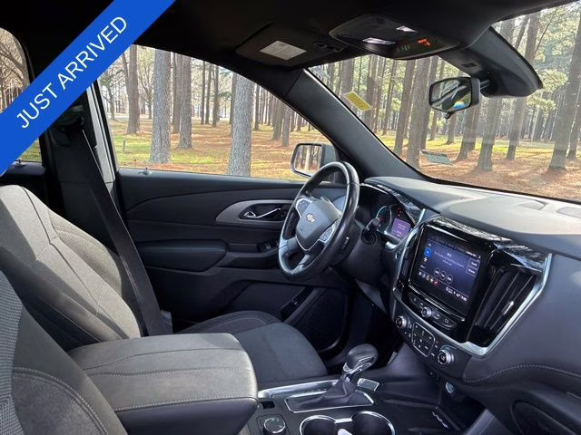 2022 Silver Sage Chevrolet Traverse LT AWD SUV