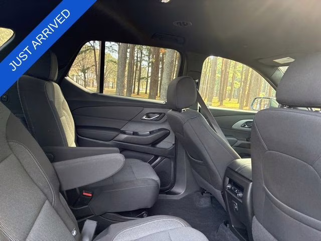 2022 Silver Sage Chevrolet Traverse LT AWD SUV