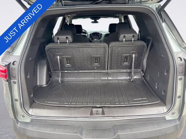 2022 Silver Sage Chevrolet Traverse LT AWD SUV