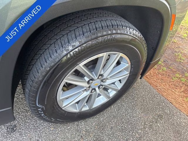 2022 Silver Sage Chevrolet Traverse LT AWD SUV