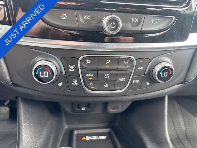 2022 Silver Sage Chevrolet Traverse LT AWD SUV