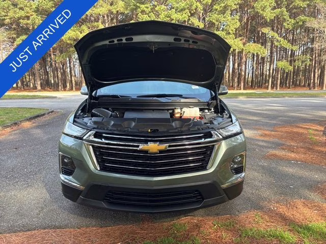 2022 Silver Sage Chevrolet Traverse LT AWD SUV
