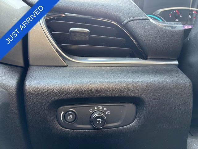 2022 Silver Sage Chevrolet Traverse LT AWD SUV