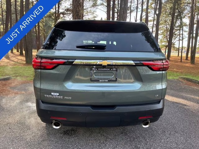 2022 Silver Sage Chevrolet Traverse LT AWD SUV