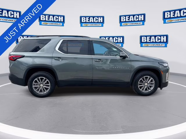 2022 Silver Sage Chevrolet Traverse LT AWD SUV