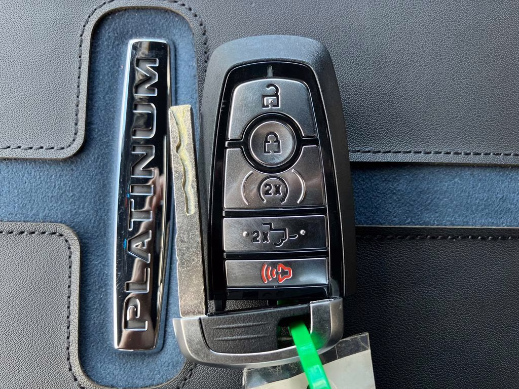 2026 Glacier Gray Metallic TriCoat Ford Super Duty F-350 SRW Platinum 4X4 Truck