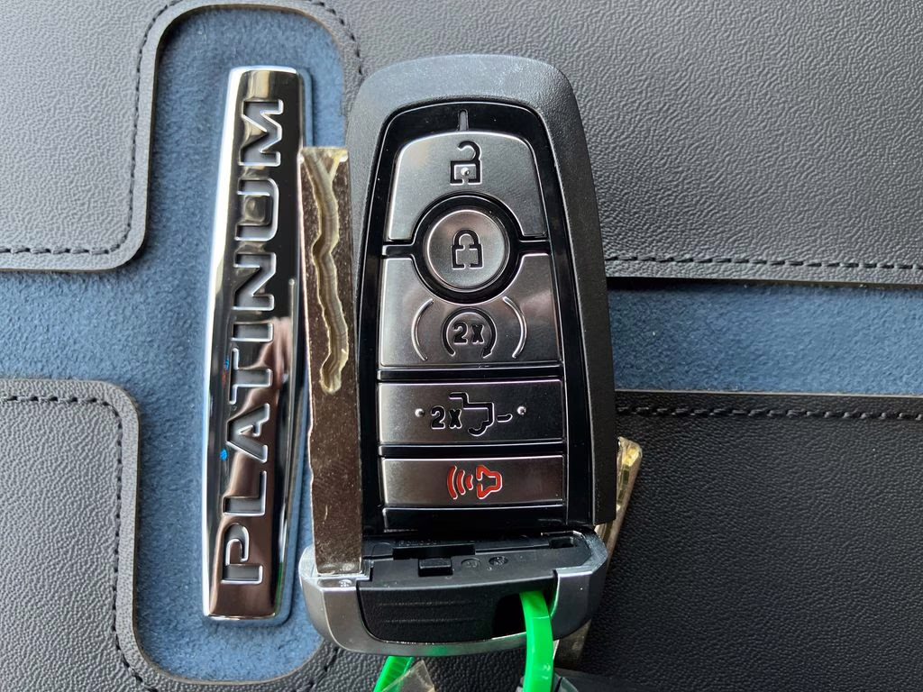 2026 Carbonized Gray Metallic Ford Super Duty F-350 SRW Platinum 4X4 Truck