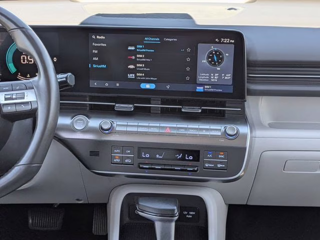 2024 Atlas White Hyundai Kona SEL FWD SUV